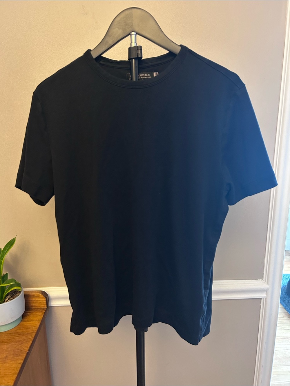 Banana Republic Men’s Black Crewneck Tee